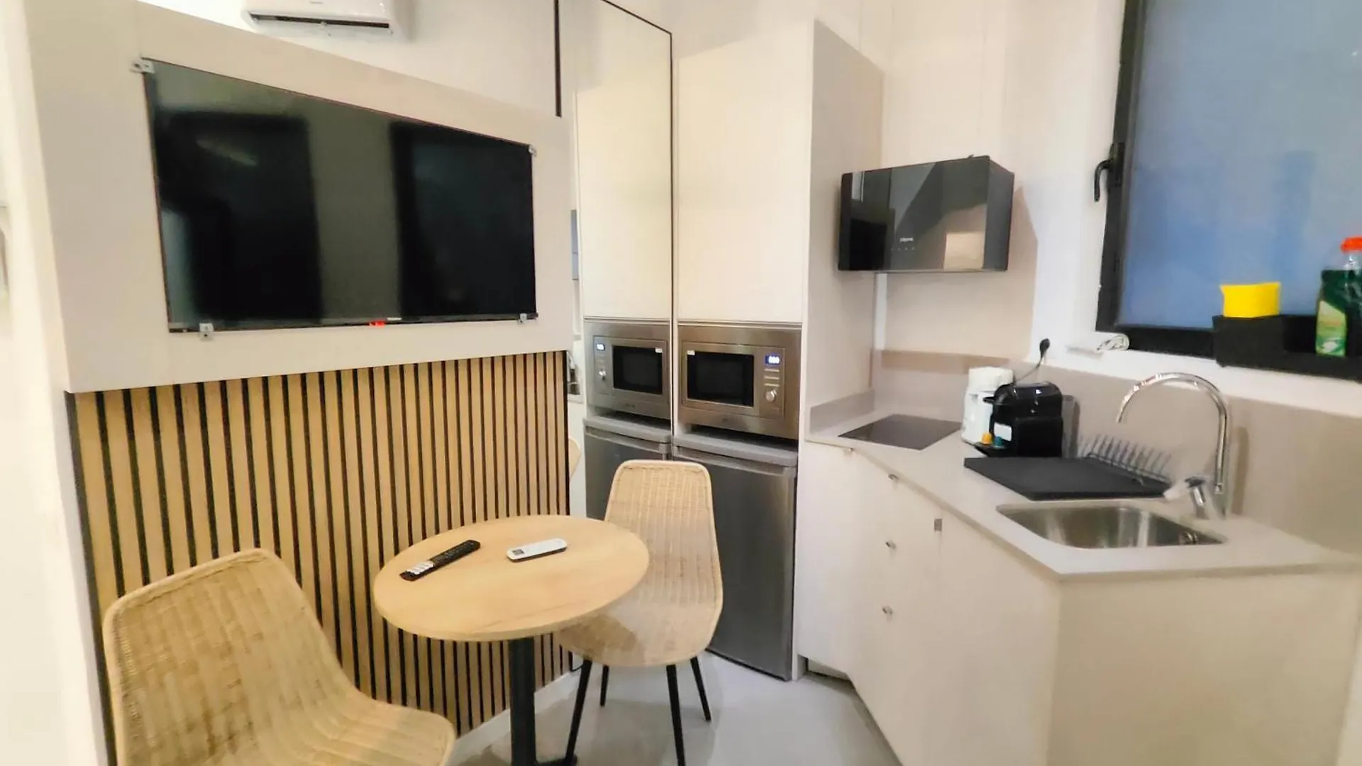 Moderno Estudio Sagrada Familia Barcellona 0*,  Spagna